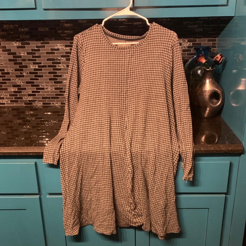 Checkered Long Sleeve Dress by Lou and Grey.